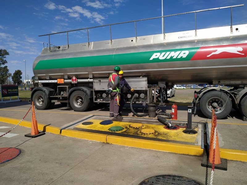 Postergan la suba del impuesto a los combustibles