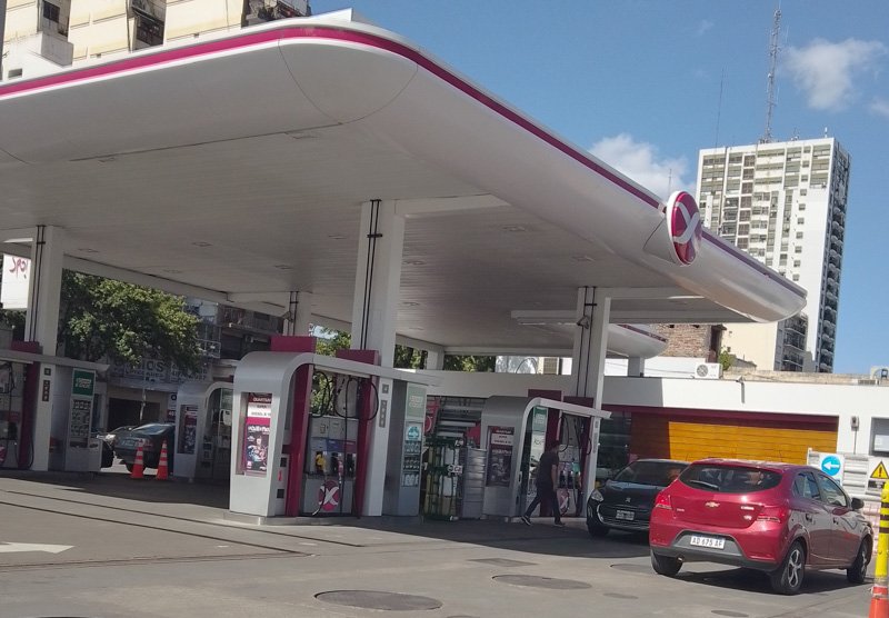 El Gobierno congeló el precio de los combustibles