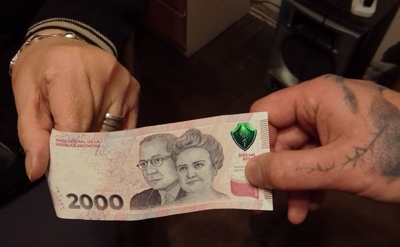 Billetes de $2000.-, cómo detectar los falsificados