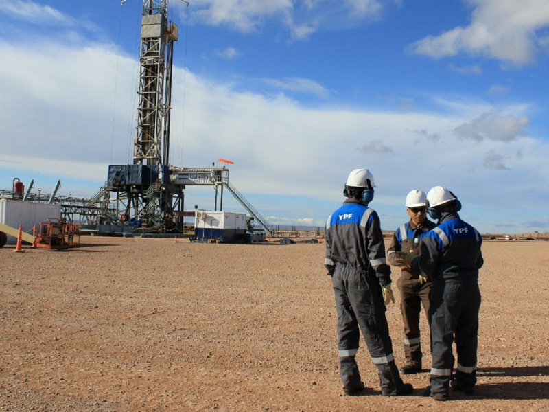 Precios de los combustibles, atrasados un 45%