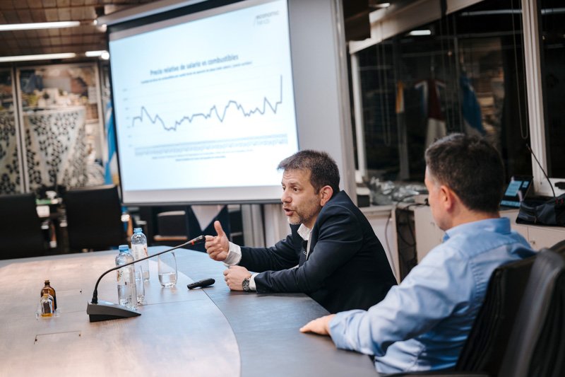 Mano a mano con el economista Gastón Utrera