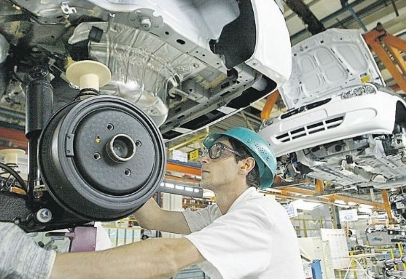 Razones para invertir en el sector de vehículos y autopartes