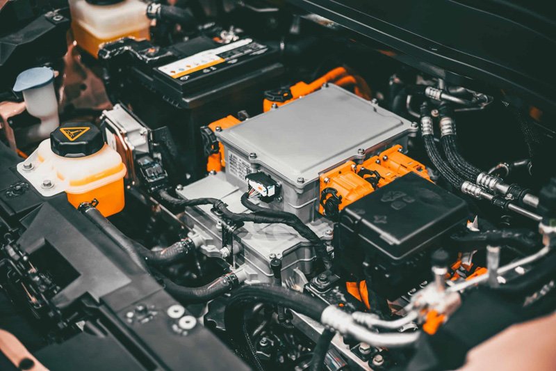 Proponen transformar vehículos de combustible a eléctricos