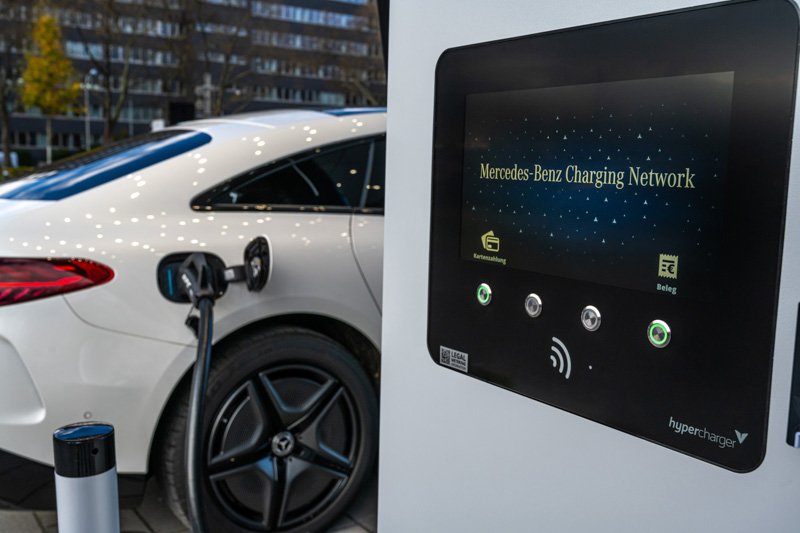 La primera estación de eléctricos de Mercedes en Alemania