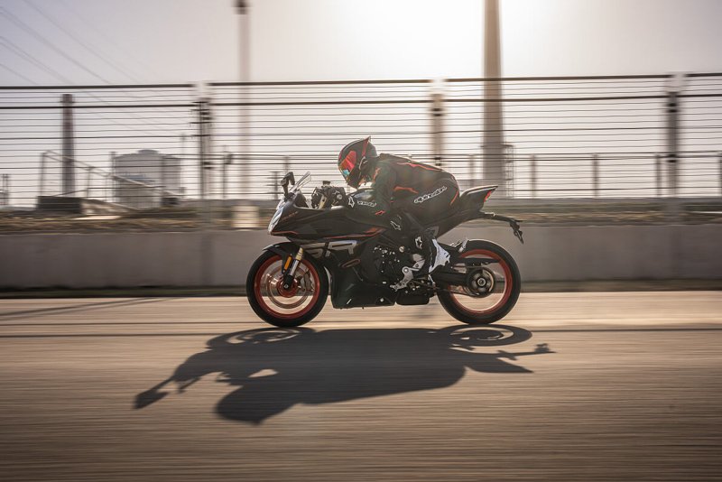 La CFMoto 450 SR S 2024 con ADN de competición