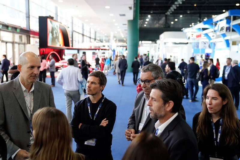 Reunión de la Industria automotriz y autopartista