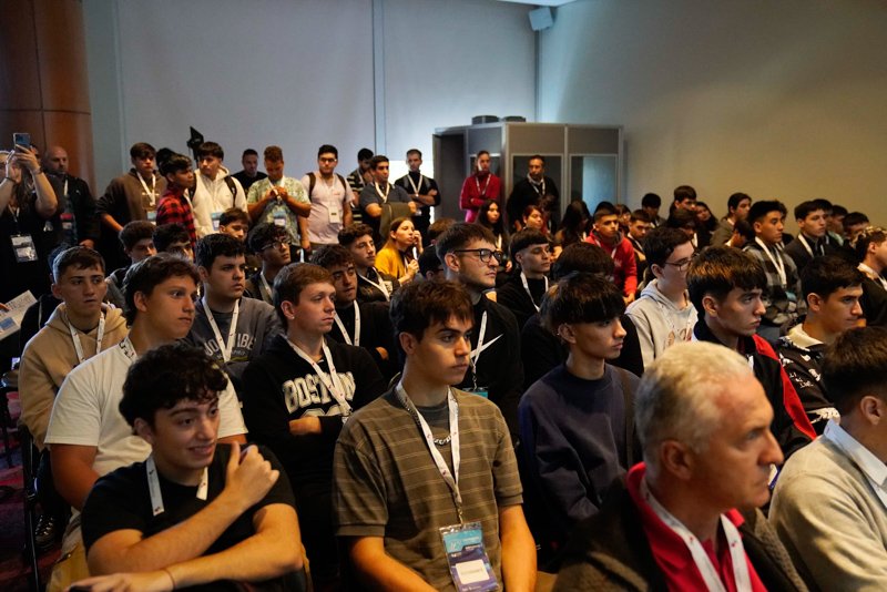 Reunión de la Industria automotriz y autopartista