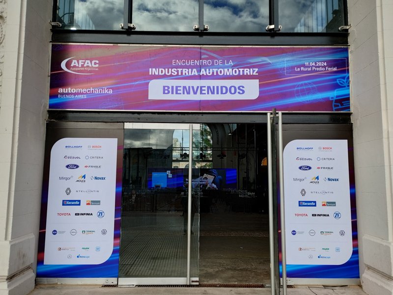 Reunión de la Industria automotriz y autopartista