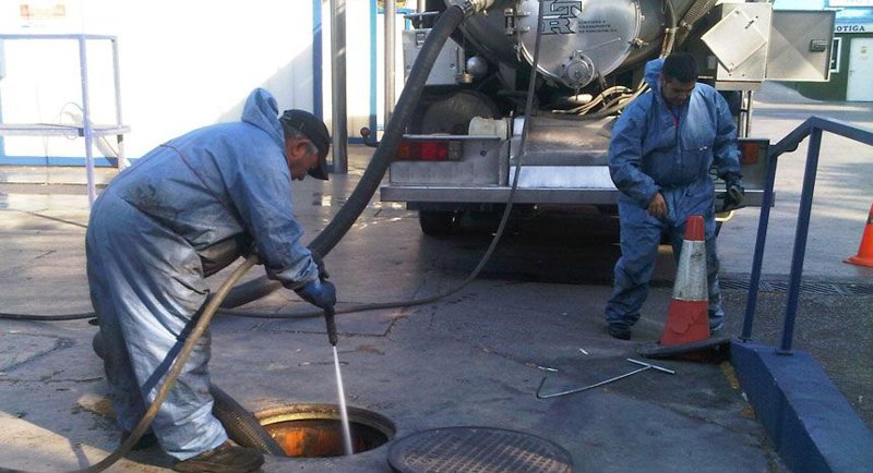 Pruebas de hermeticidad y la limpieza de tanques