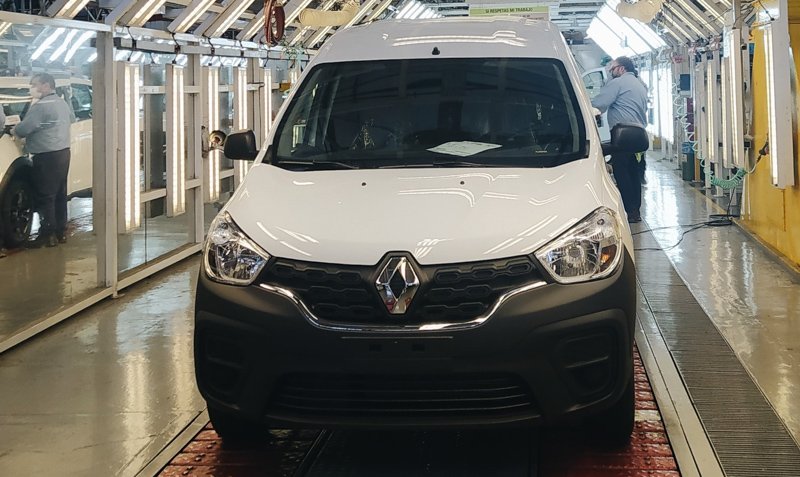 Renault inició las exportaciones de la Kangoo argentina