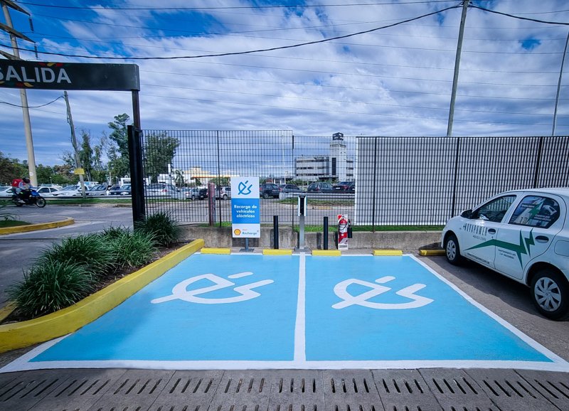 Shell amplía su oferta de cargadores para autos eléctricos