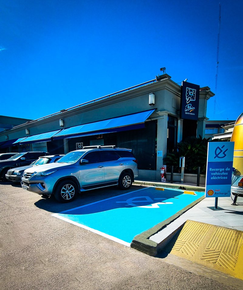 Shell amplía su oferta de cargadores para autos eléctricos