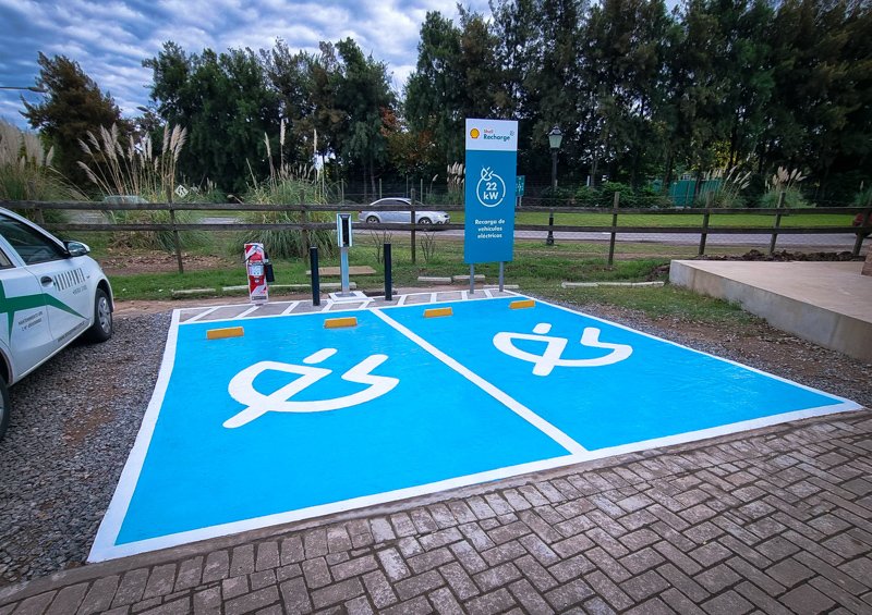 Shell amplía su oferta de cargadores para autos eléctricos