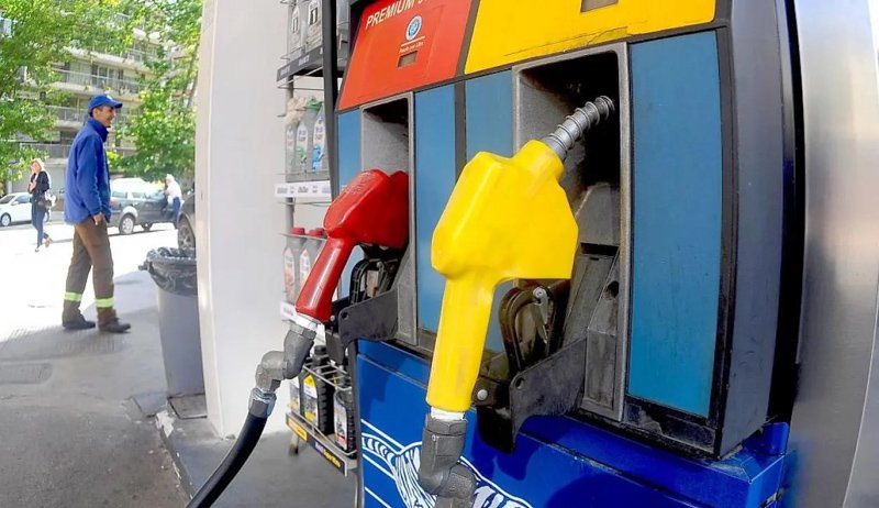 Baja el precio de los combustibles