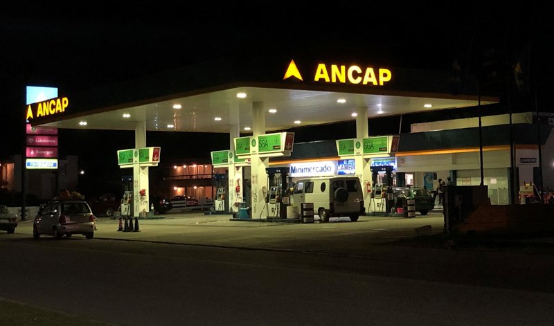 Baja el precio de los combustibles