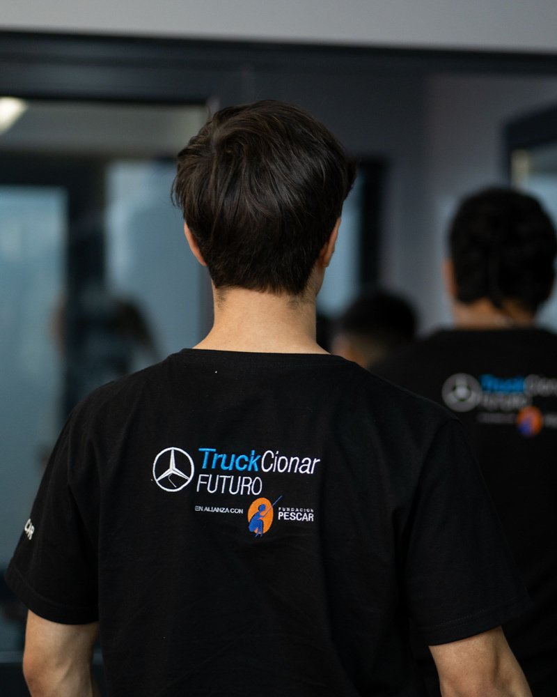 Mercedes-Benz capacita a jóvenes de la Industria