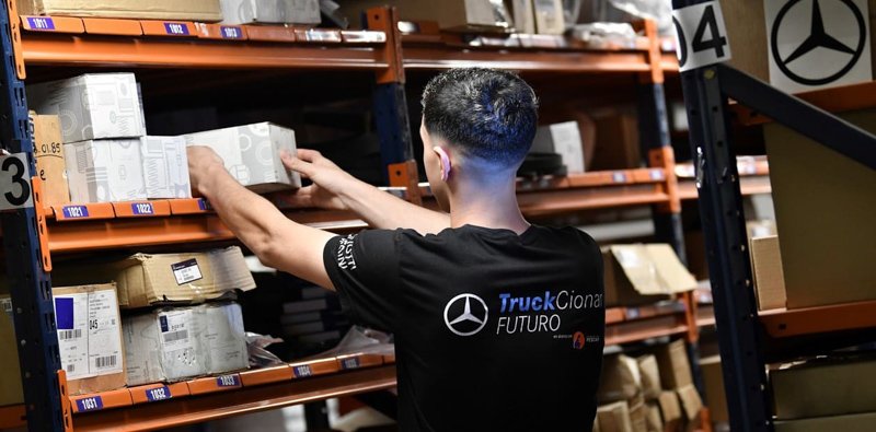 Mercedes-Benz capacita a jóvenes de la Industria