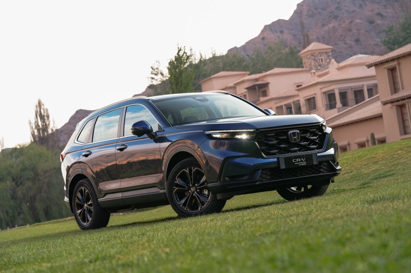 Honda lanza los híbridos Civic y CR-V Advanced en Argentina