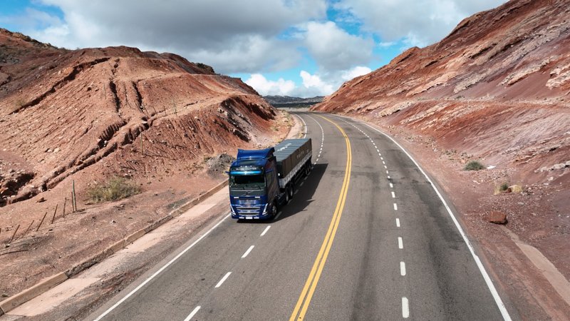 Volvo FH 2025: Innovaciones en seguridad y eficiencia