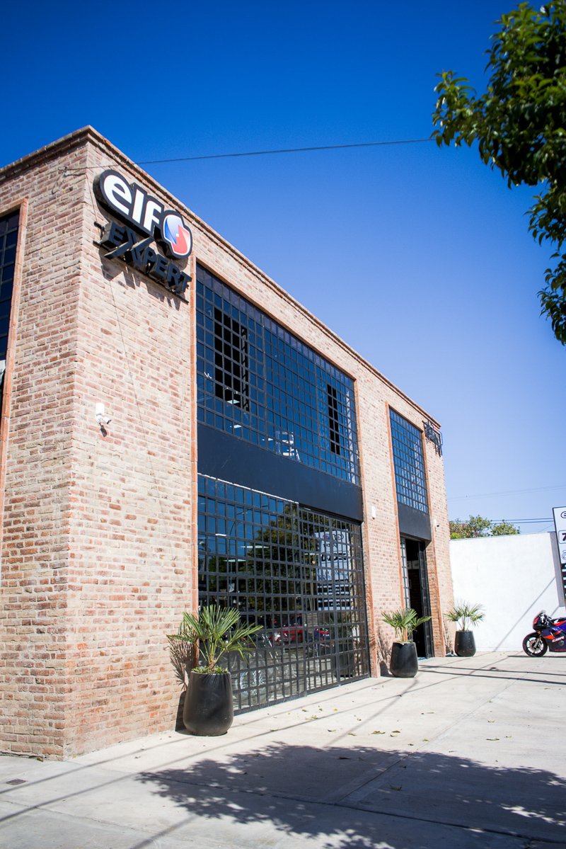 ELF inaugura su primer centro integral para motos