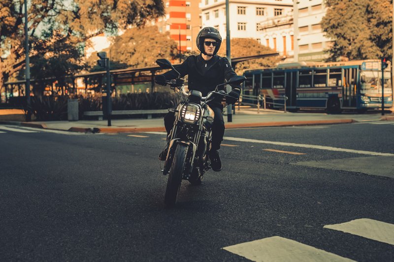 Consejos para viajar seguro en moto esta primavera