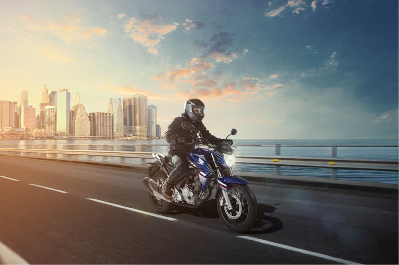 Consejos para viajar seguro en moto esta primavera