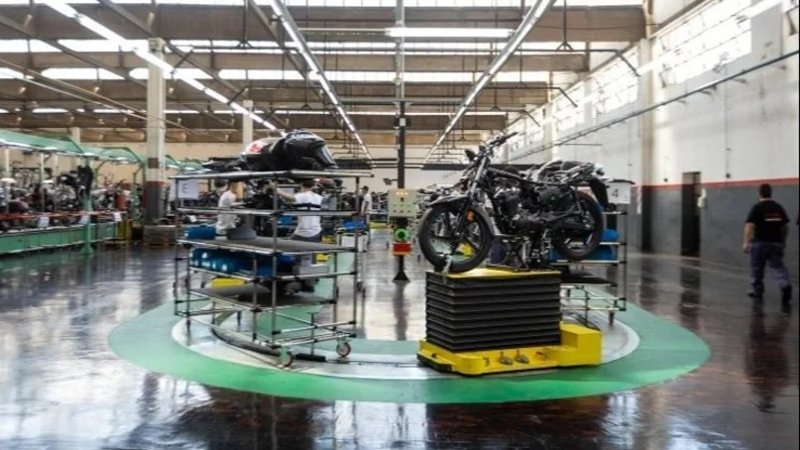 Gilera celebra 70 años con nueva planta y 12 modelos