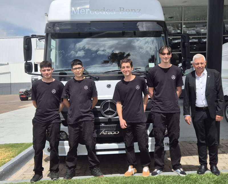 Graduación del programa ''TruckCionar Futuro'' de Mercedes-Benz