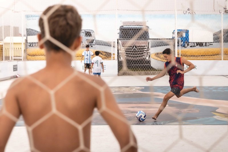 Mercedes-Benz Camiones y Buses presenta su verano 2025