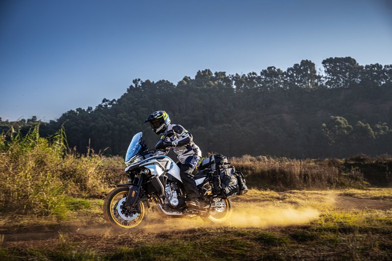 Motos CFMOTO Adventure: Viajes largos con confort