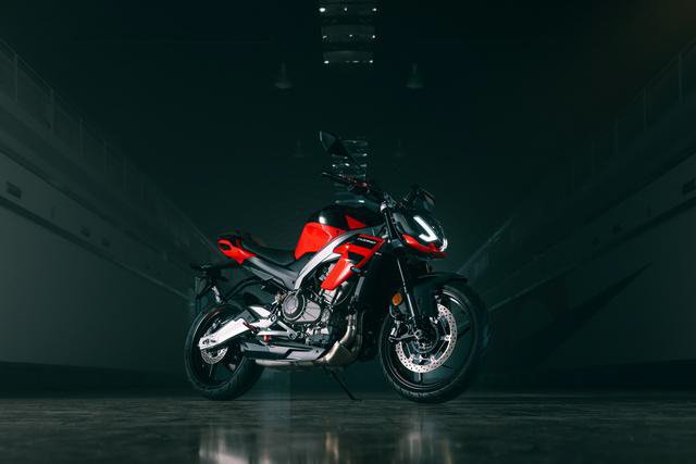 La Aprilia Tuono 457 disponible en Europa