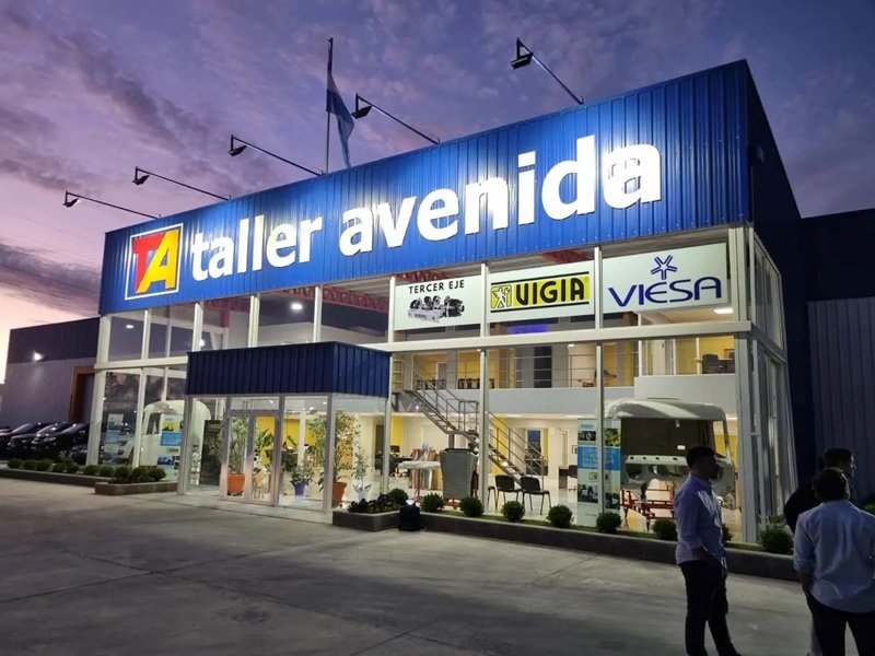 EMYVEC instaló nueva cabina de pintura en Taller Avenida