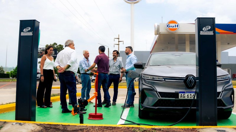 Gulf instala su primer cargador para autos eléctricos en Argentina