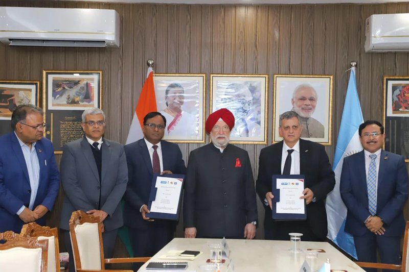 YPF firma acuerdo para exportar GNL a la India