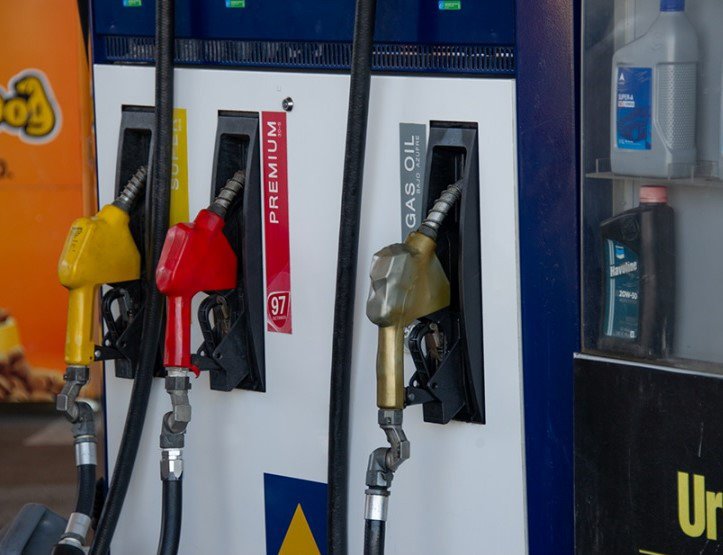 Ajuste de precios de combustibles para febrero