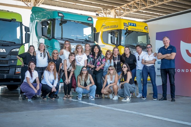 TAPE4-scania-realizo-jornada-conduccion-30-mujeres-