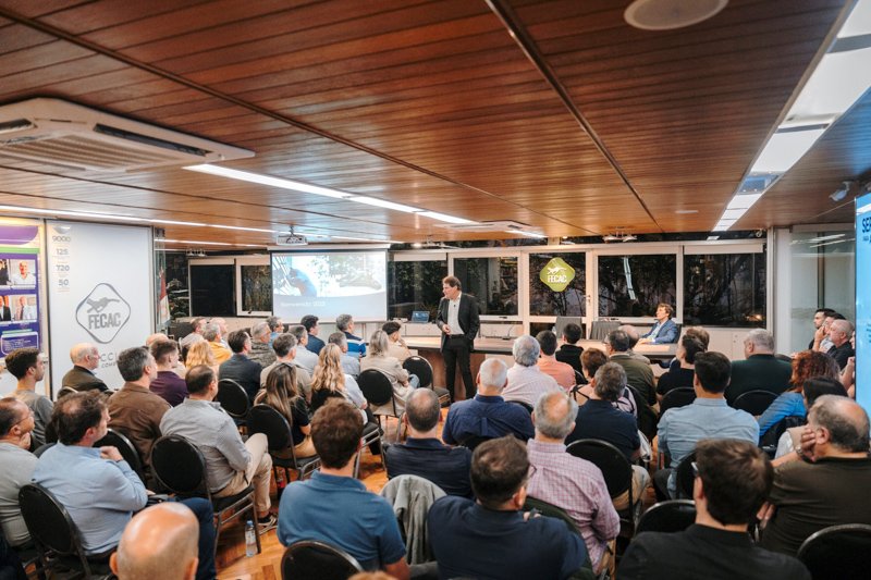 FECAC analizó escenarios para la economía de 2025