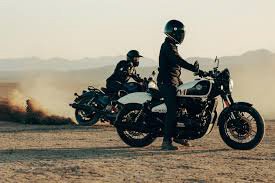 Cómo elegir un casco seguro y certificado en moto