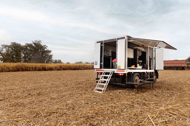 Atego 4x4 Taller Móvil de Mercedes-Benz en acción