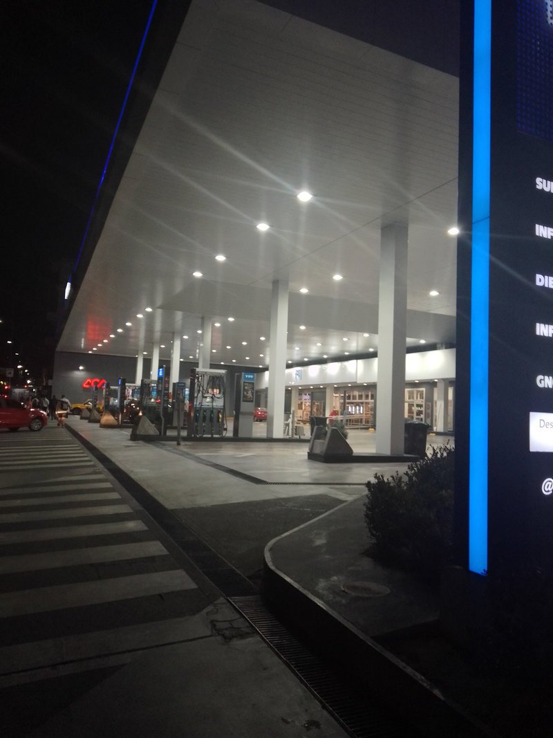 YPF prueba precios variables según la hora