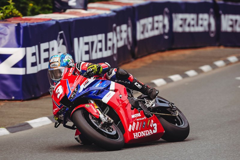 Metzeler cerró un gran TT Isla de Man 2025