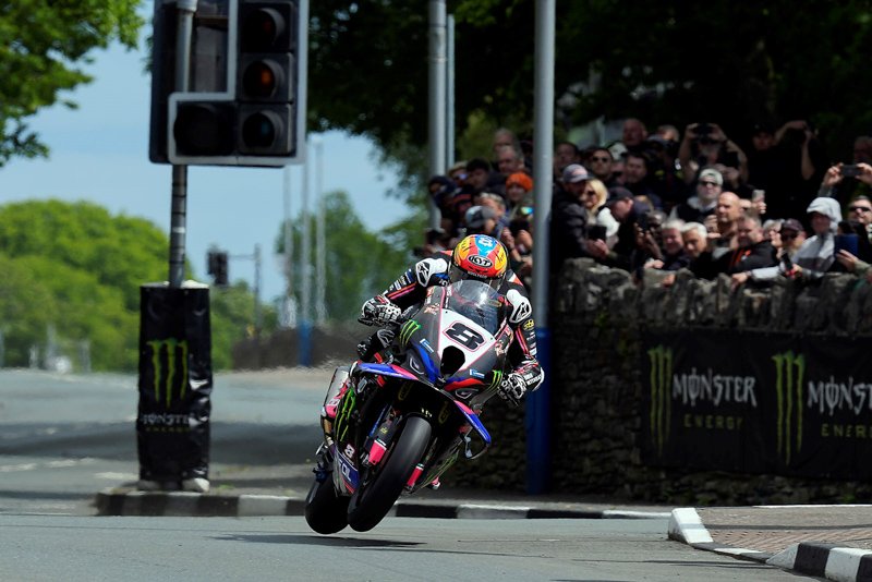 Metzeler cerró un gran TT Isla de Man 2025
