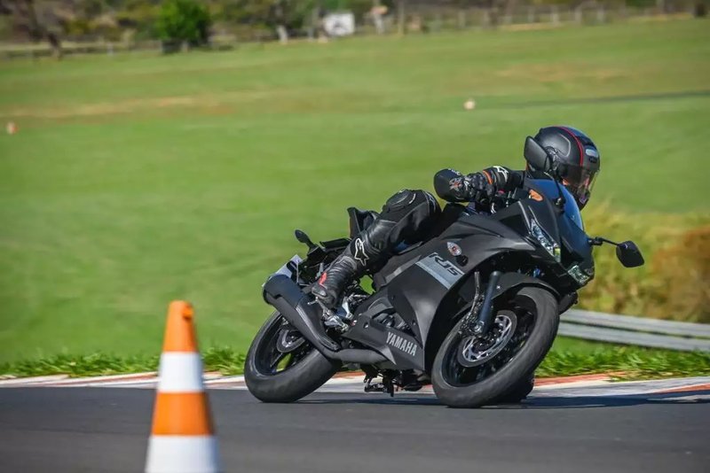 Cómo actúa el efecto giroscópico en la moto