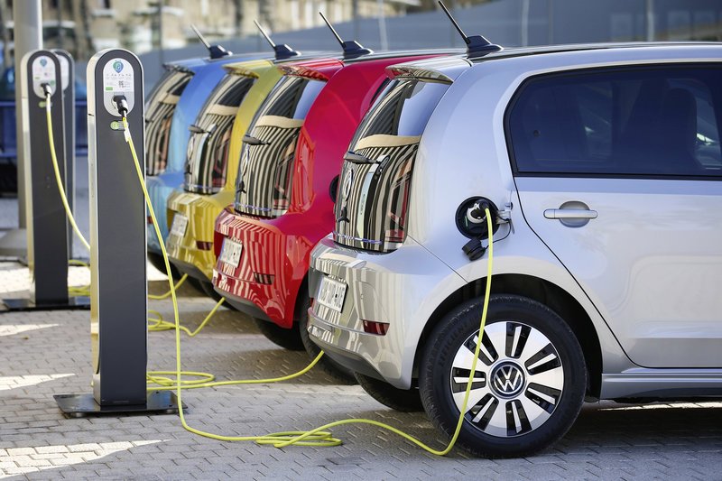 Proyectan 20 mil autos eléctricos en 2025