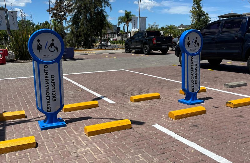 CONOFLEX presenta pancarta y reloj viales