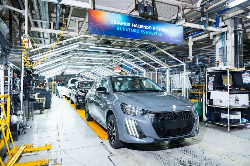 Stellantis inició producción de Peugeot 208 y 2008 Bio-Híbridos