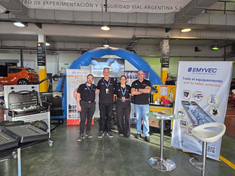Éxito total de EMYVEC en la 3ra. Expo Reparación Automotriz