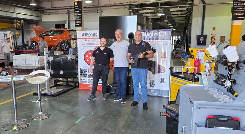Éxito total de EMYVEC en la 3ra. Expo Reparación Automotriz