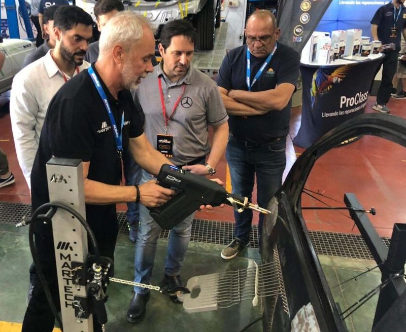 Éxito total de EMYVEC en la 3ra. Expo Reparación Automotriz