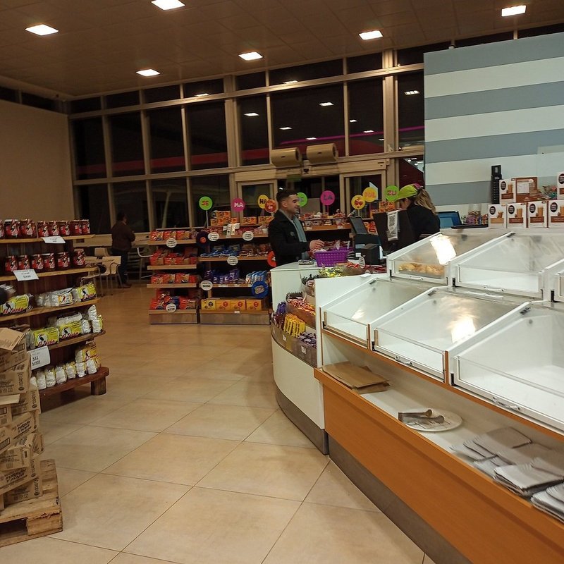 Tiendas de Estaciones fuera del beneficio legal